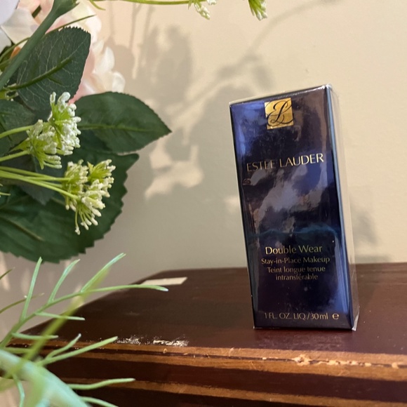 Estee Lauder Double Wear Stay In Place Makeup - Picture 9 of 14